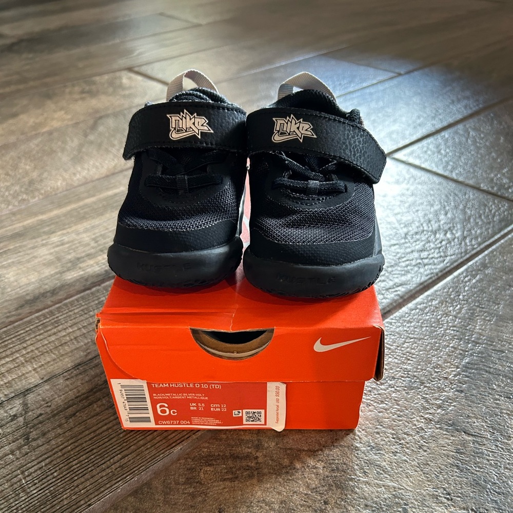 Toddler Nike Team Hustle D10 shoes